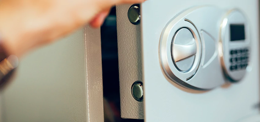Fingerprint Safe Openers in Oak Hills, CA